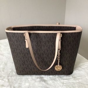 100% Autenthic Michael Kors Jet Set Medium Tote